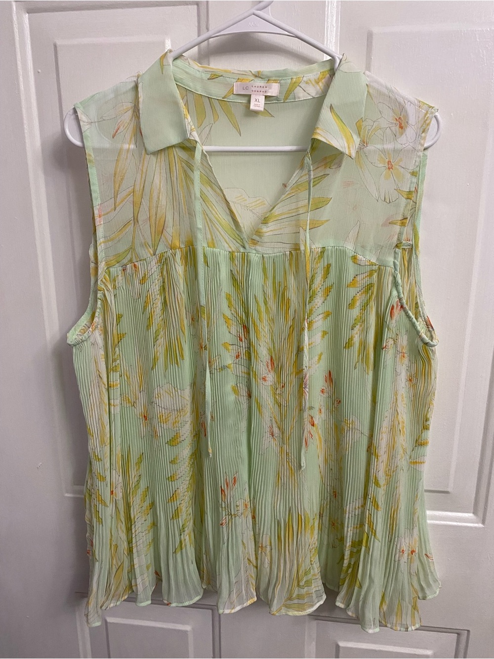 LC Lauren Conrad Mint Green Sleeveless Floral Pleated Blouse XL